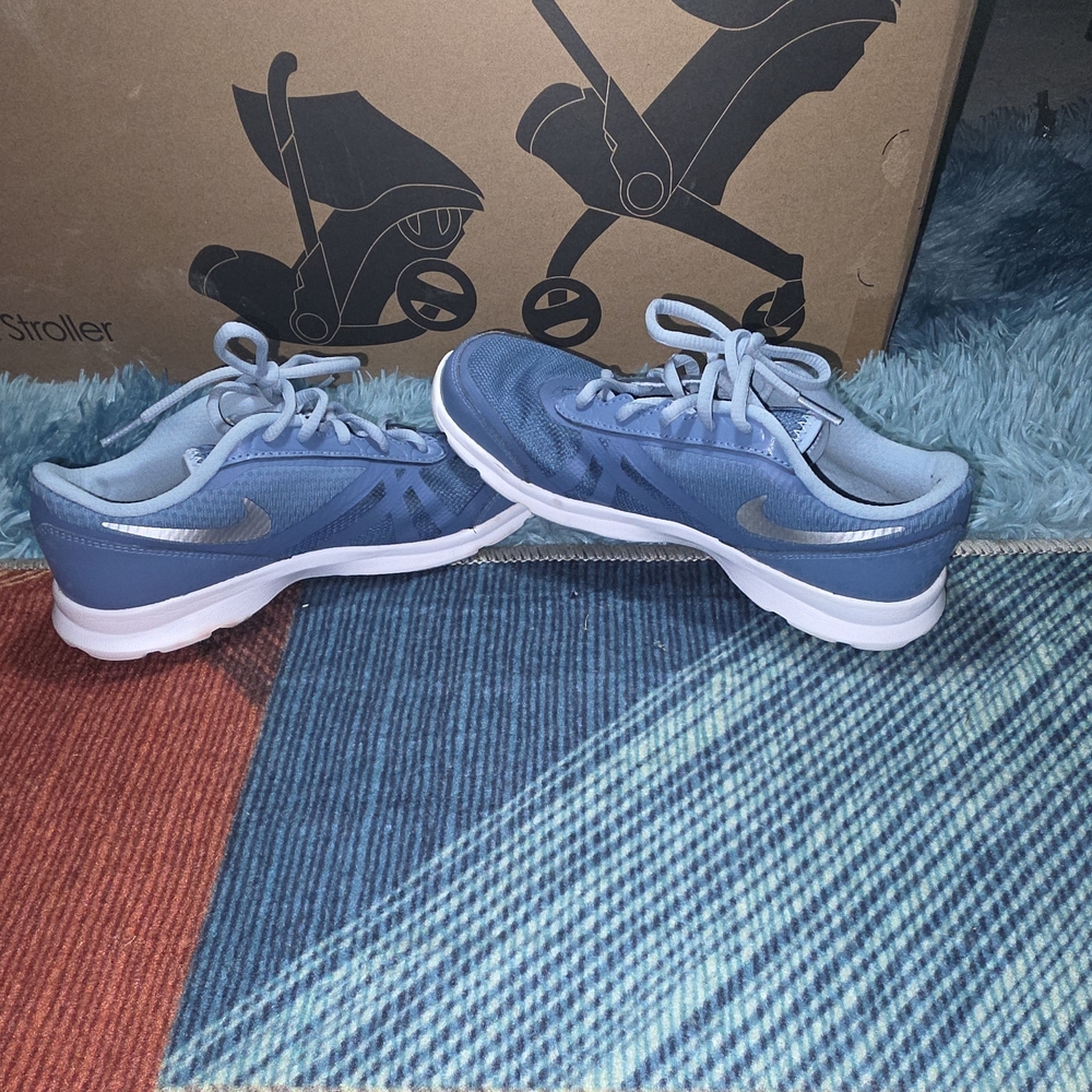 Nike Blue Running Shoes - Picture 6 of 8